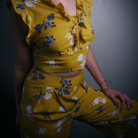 Matching Yellow Set Pants and Blouse - Picture 2 of 12